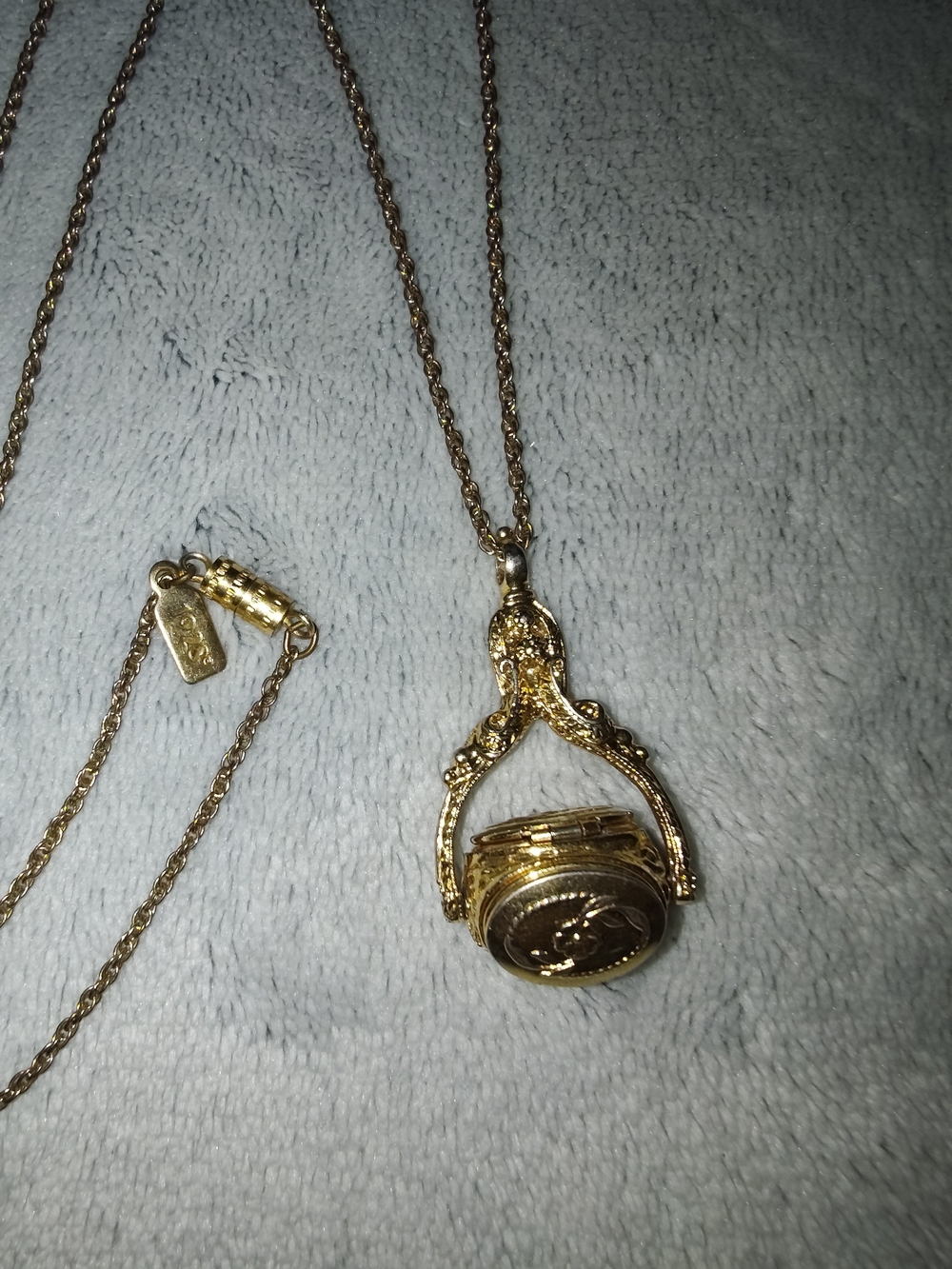 1928 Gold-Tone Vintage Locket Pendant Necklace - Women's Jewelry